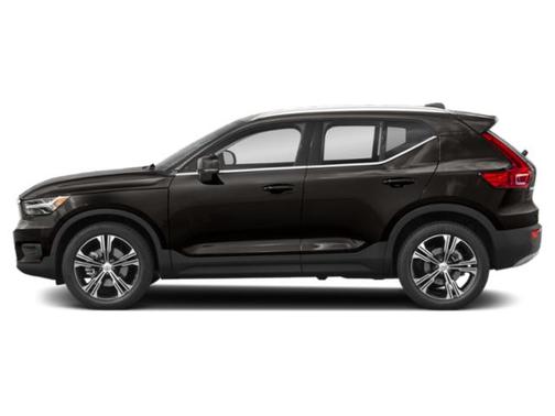 Black 2022 Volvo XC40 T5 Momentum