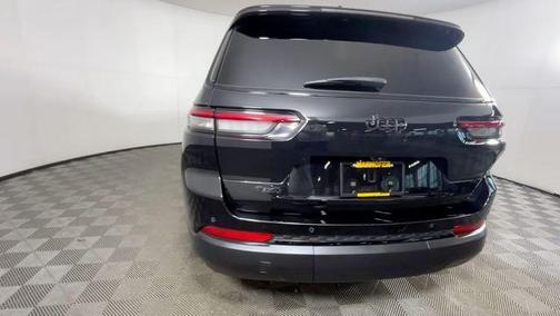 Diamond Black Crystal Pearlcoat 2023 Jeep Grand Cherokee L Altitude