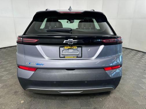 Gray Ghost Metallic 2022 Chevrolet Bolt EUV FWD LT