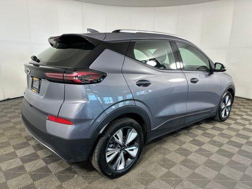Gray Ghost Metallic 2022 Chevrolet Bolt EUV FWD LT