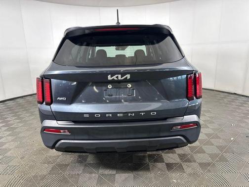 2022 Kia Sorento LX