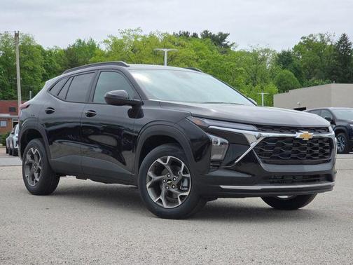 Mosaic Black Metallic 2026 Chevrolet Trax LT