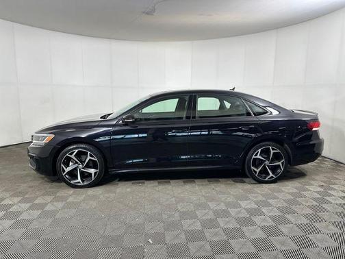 Deep Black 2021 Volkswagen Passat 2.0T R-Line