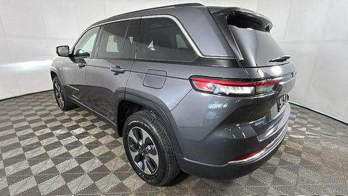 Baltic Gray Metallic Clearcoat 2022 Jeep Grand Cherokee 4xe Base