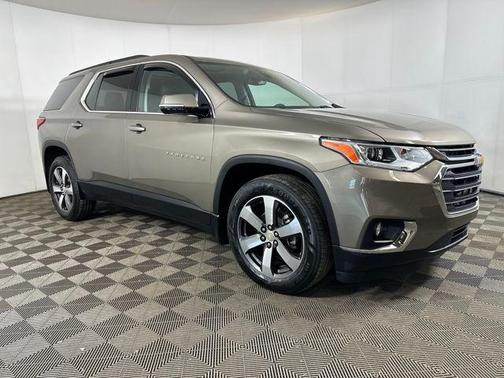 Stone Gray Metallic 2020 Chevrolet Traverse LT Leather