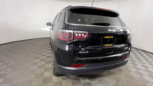 Diamond Black Crystal Pearlcoat 2022 Jeep Compass Latitude