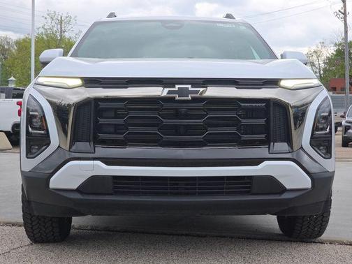 Polar White Tricoat 2026 Chevrolet Equinox FWD ACTIV