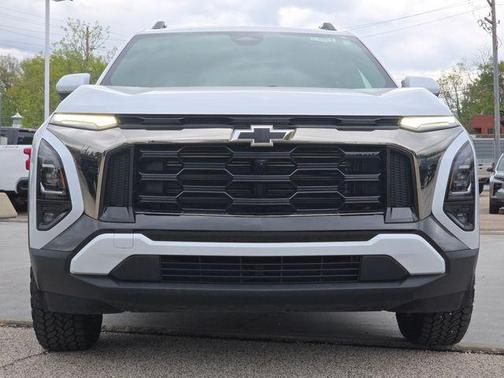 Polar White Tricoat 2026 Chevrolet Equinox FWD ACTIV