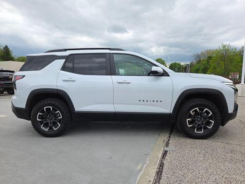Polar White Tricoat 2026 Chevrolet Equinox FWD ACTIV