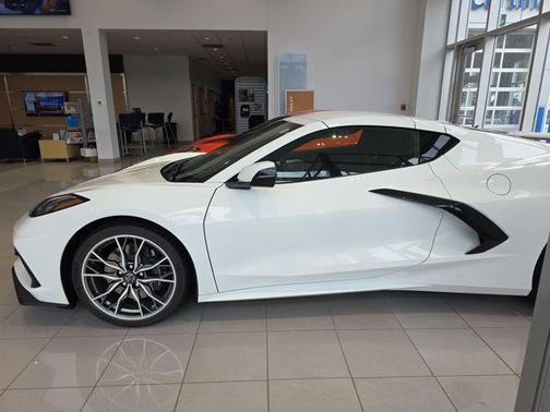 2026 Chevrolet Corvette Stingray w/2LT