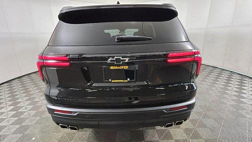 Mosaic Black Metallic 2024 Chevrolet Traverse LS