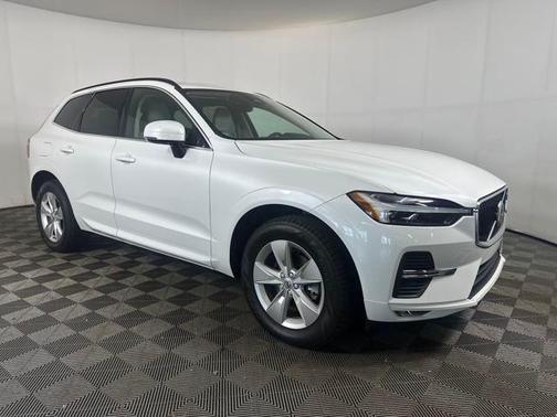 2022 Volvo XC60 B5 Momentum
