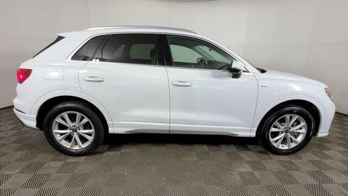 Glacier White Metallic 2022 Audi Q3 45 S line Premium Plus