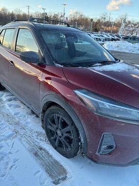 2022 Nissan Kicks SR