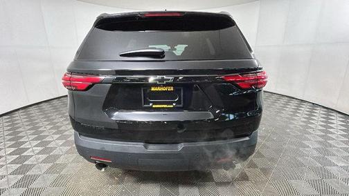 Mosaic Black Metallic 2022 Chevrolet Traverse LT Cloth