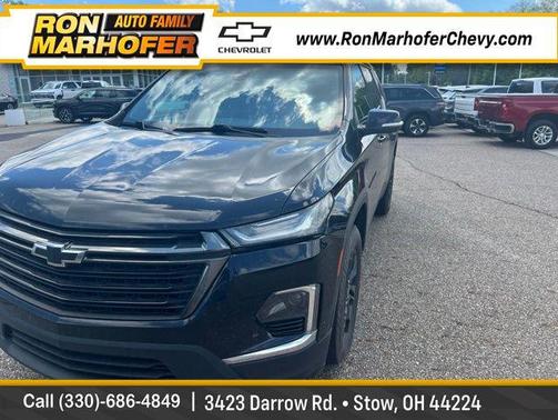 Mosaic Black Metallic 2022 Chevrolet Traverse LT Cloth