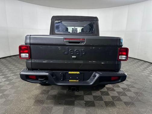 Granite Crystal Metallic Clearcoat 2022 Jeep Gladiator Sport