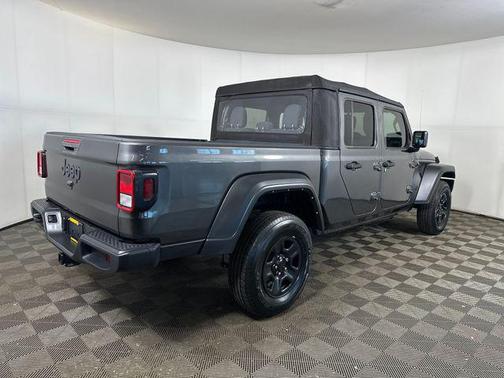 Granite Crystal Metallic Clearcoat 2022 Jeep Gladiator Sport