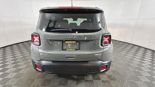 Sting-Gray Clearcoat 2022 Jeep Renegade Latitude