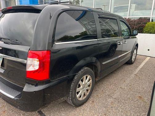 Brilliant Black Crystal Pearlcoat 2014 Chrysler Town & Country Touring