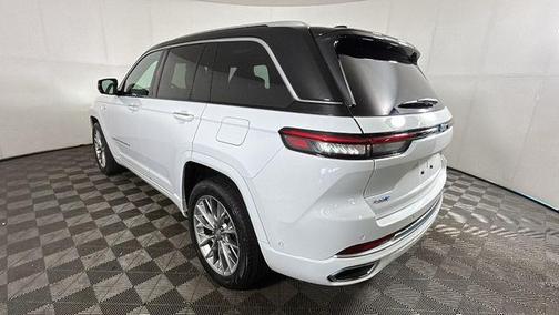 Bright White Clearcoat 2022 Jeep Grand Cherokee 4xe Summit