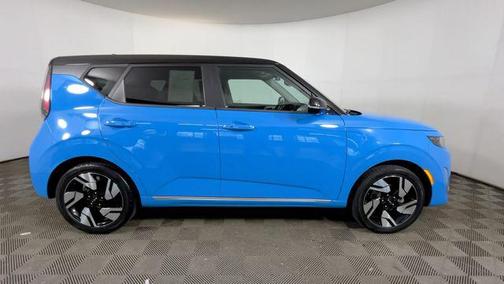 Surf Blue w/Black Roof 2023 Kia Soul GT-Line
