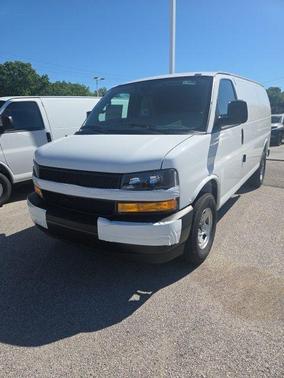 Summit White 2026 Chevrolet Express 2500 Work Van