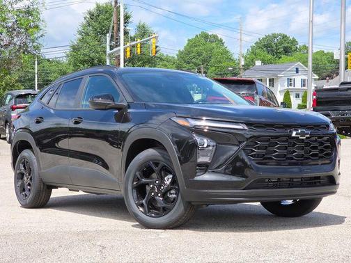Mosaic Black Metallic 2026 Chevrolet Trax LT