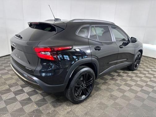 Mosaic Black Metallic 2025 Chevrolet Trax FWD ACTIV