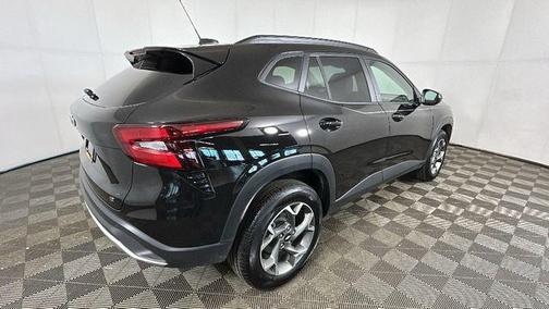 Mosaic Black Metallic 2026 Chevrolet Trax LT