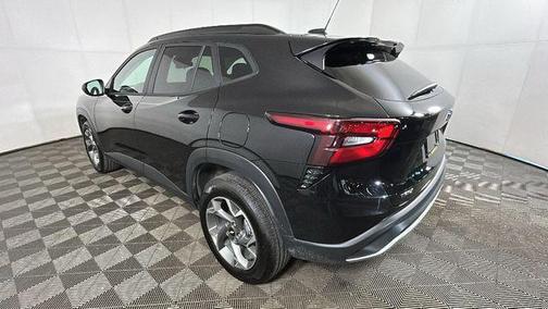 Mosaic Black Metallic 2026 Chevrolet Trax LT