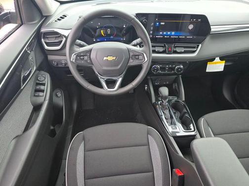 Mosaic Black Metallic 2026 Chevrolet Trailblazer LT