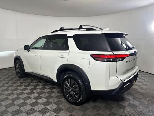 2022 Nissan Pathfinder SV 4WD