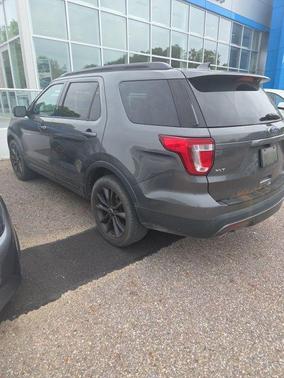 MAGNETIC METALLIC 2017 Ford Explorer XLT