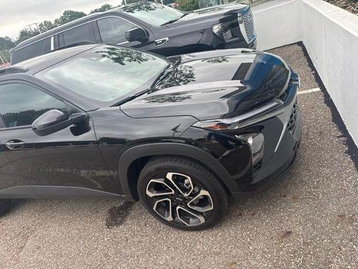Mosaic Black Metallic 2025 Chevrolet Trax FWD 2RS