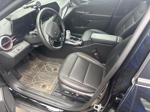 Mosaic Black Metallic 2025 Chevrolet Trax FWD 2RS