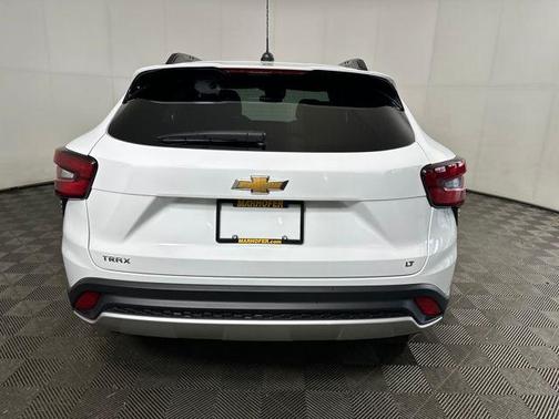 Summit White 2024 Chevrolet Trax LT