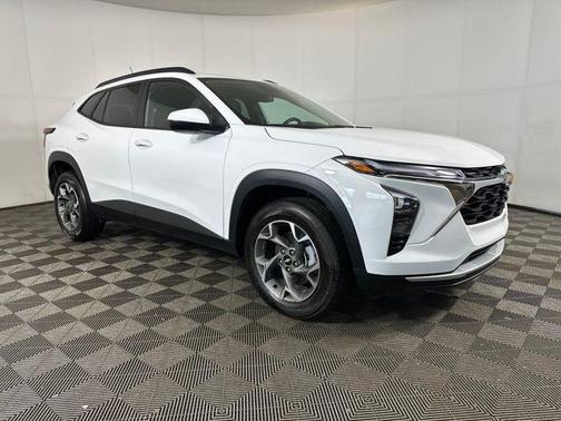 Summit White 2024 Chevrolet Trax LT