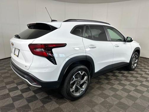 Summit White 2024 Chevrolet Trax LT