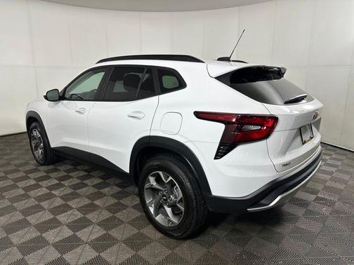 Summit White 2024 Chevrolet Trax LT