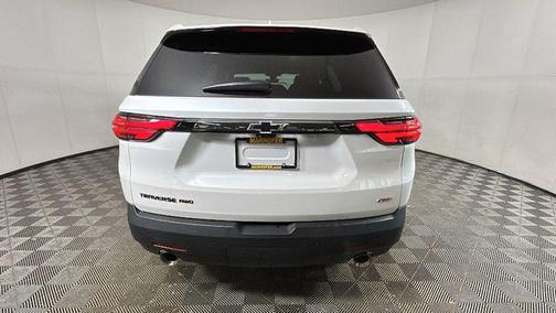 Iridescent Pearl Tricoat 2022 Chevrolet Traverse RS