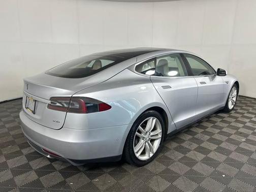 2016 Tesla Model S 90D