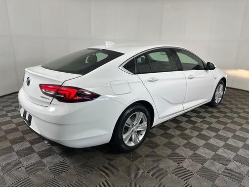 2019 Buick Regal Sportback FWD Preferred