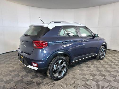 2026 Hyundai VENUE SEL w/Two-Tone Roof