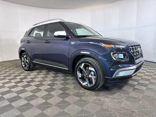 2026 Hyundai VENUE SEL w/Two-Tone Roof