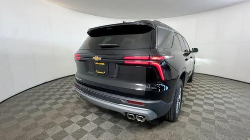 Mosaic Black Metallic 2026 Chevrolet Traverse LT