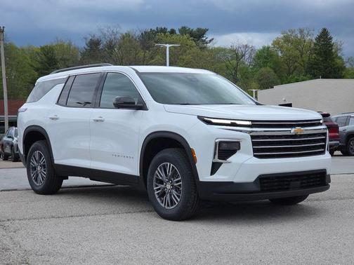 Summit White 2026 Chevrolet Traverse LT