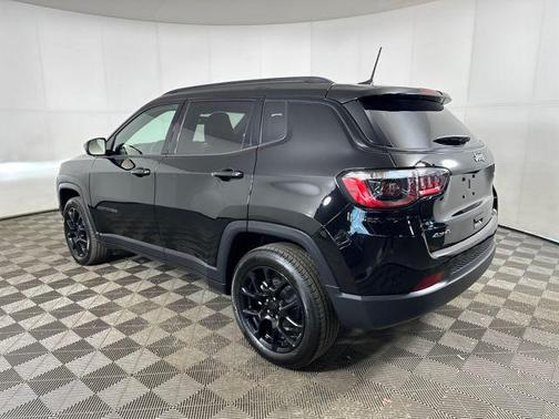 Diamond Black Crystal Pearlcoat 2024 Jeep Compass Latitude