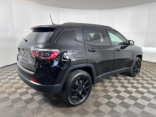 Diamond Black Crystal Pearlcoat 2024 Jeep Compass Latitude