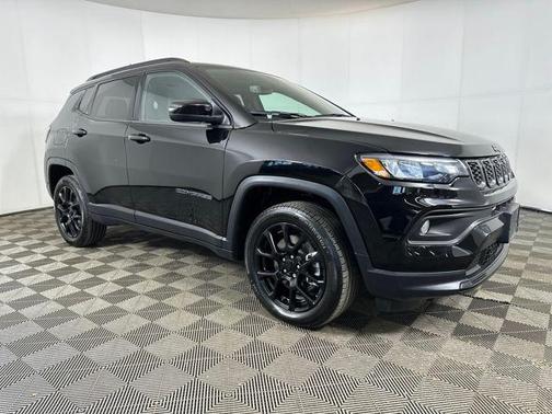 Diamond Black Crystal Pearlcoat 2024 Jeep Compass Latitude